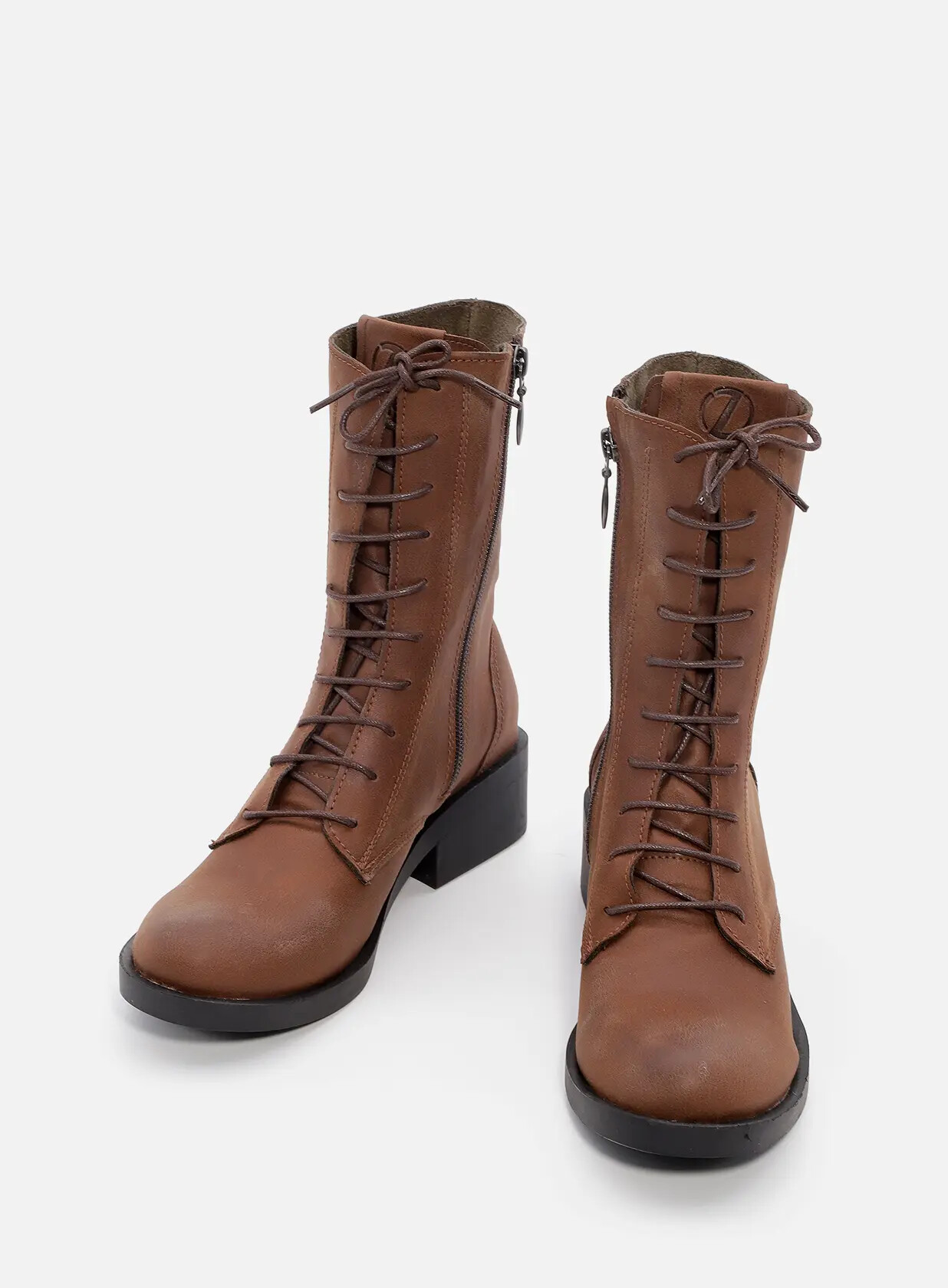 מגפונים גבוהים טבעוניים עם שרוכים - סקרלט