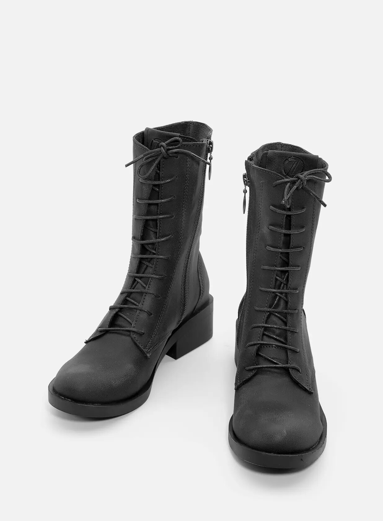 מגפונים גבוהים טבעוניים עם שרוכים - סקרלט