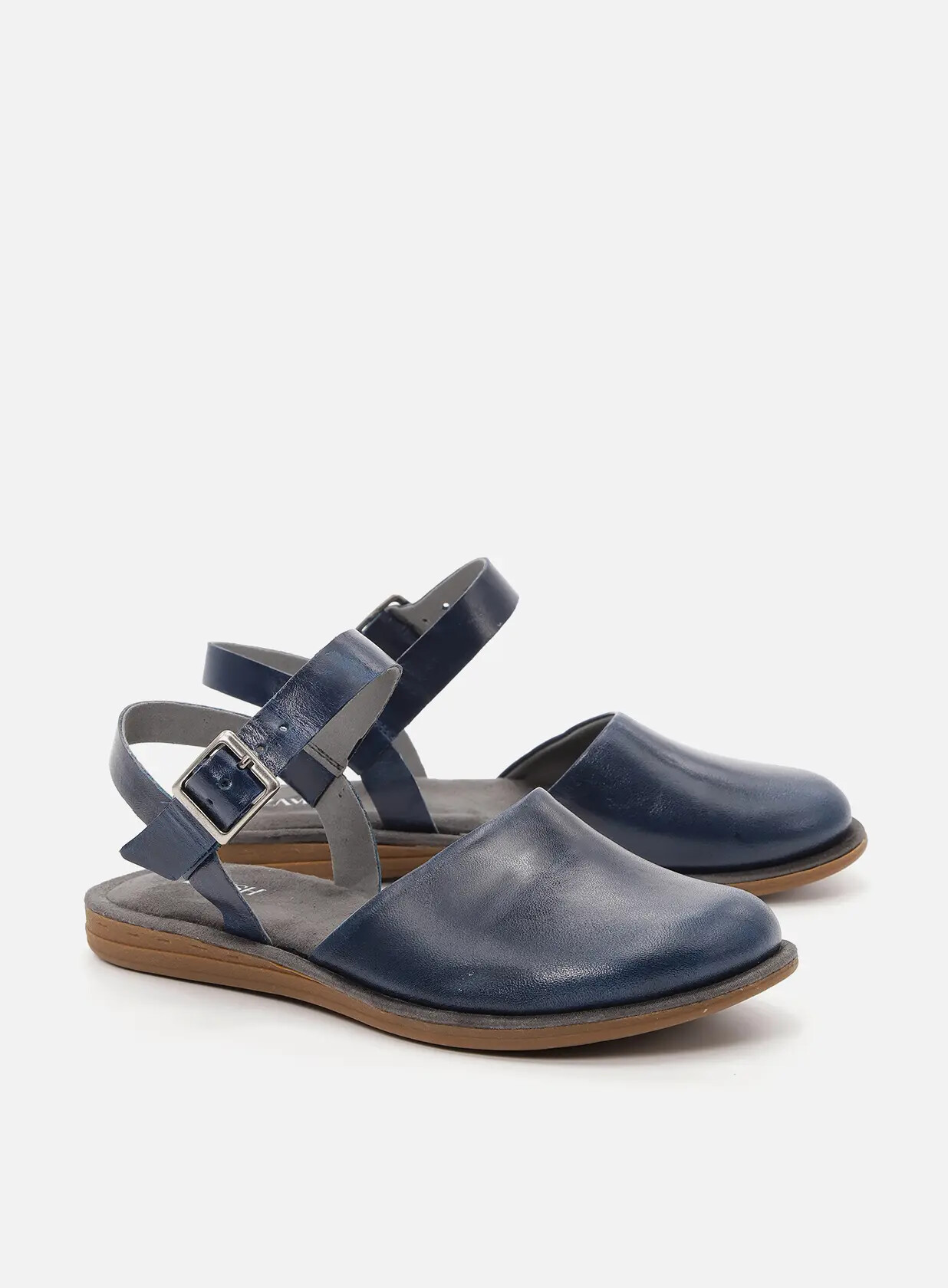 סנדלים סגורים מעור - Amelia