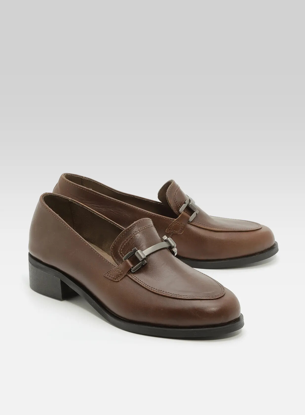 ליאורה-מוקסין מבריק עם קישוט