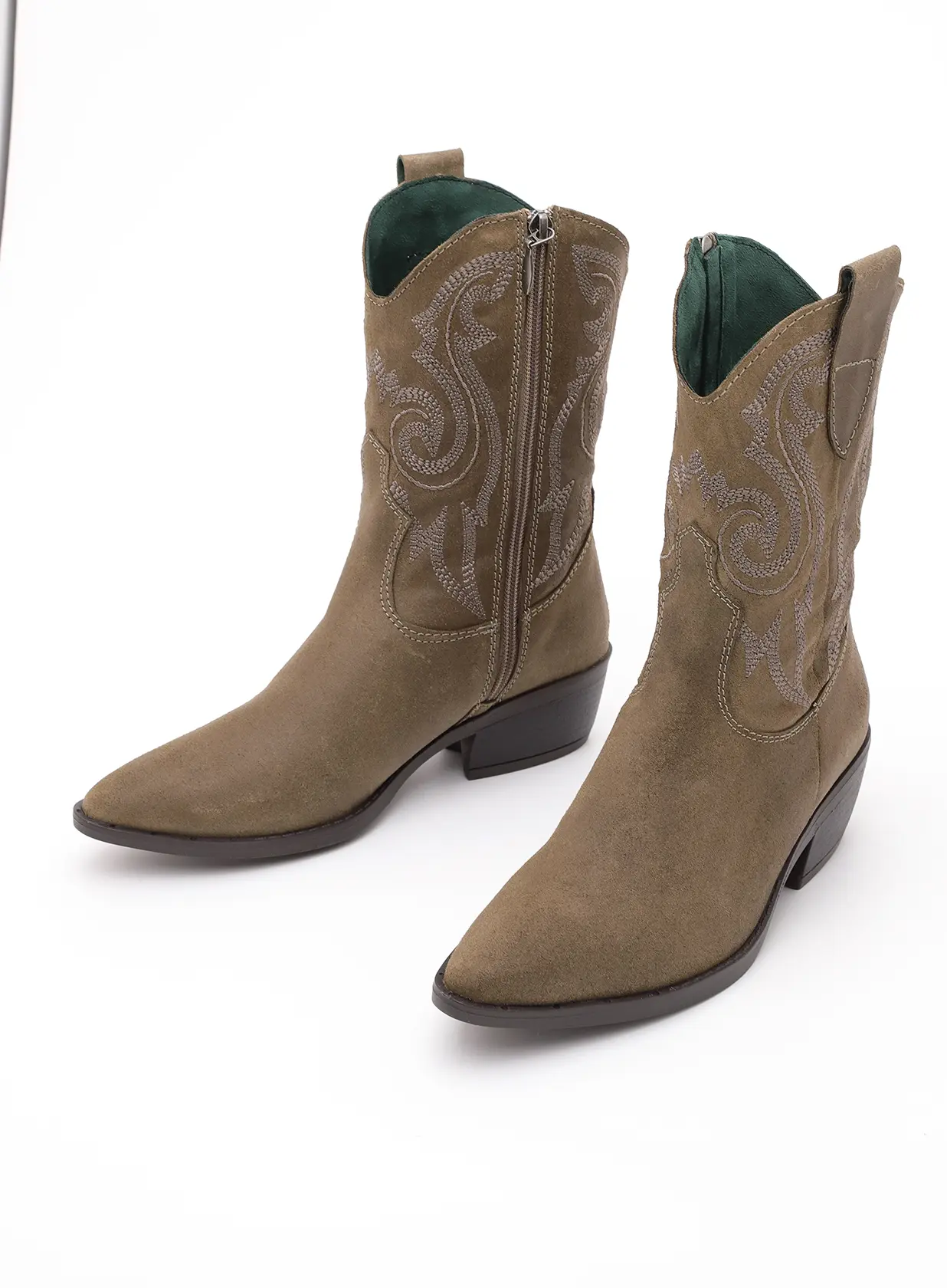 דבי- בוקרים שפאלט ריקמה