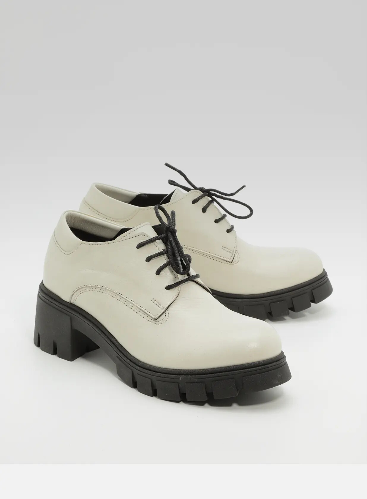 רונה- נעל 1/2 מבריק שרוך טרקטור