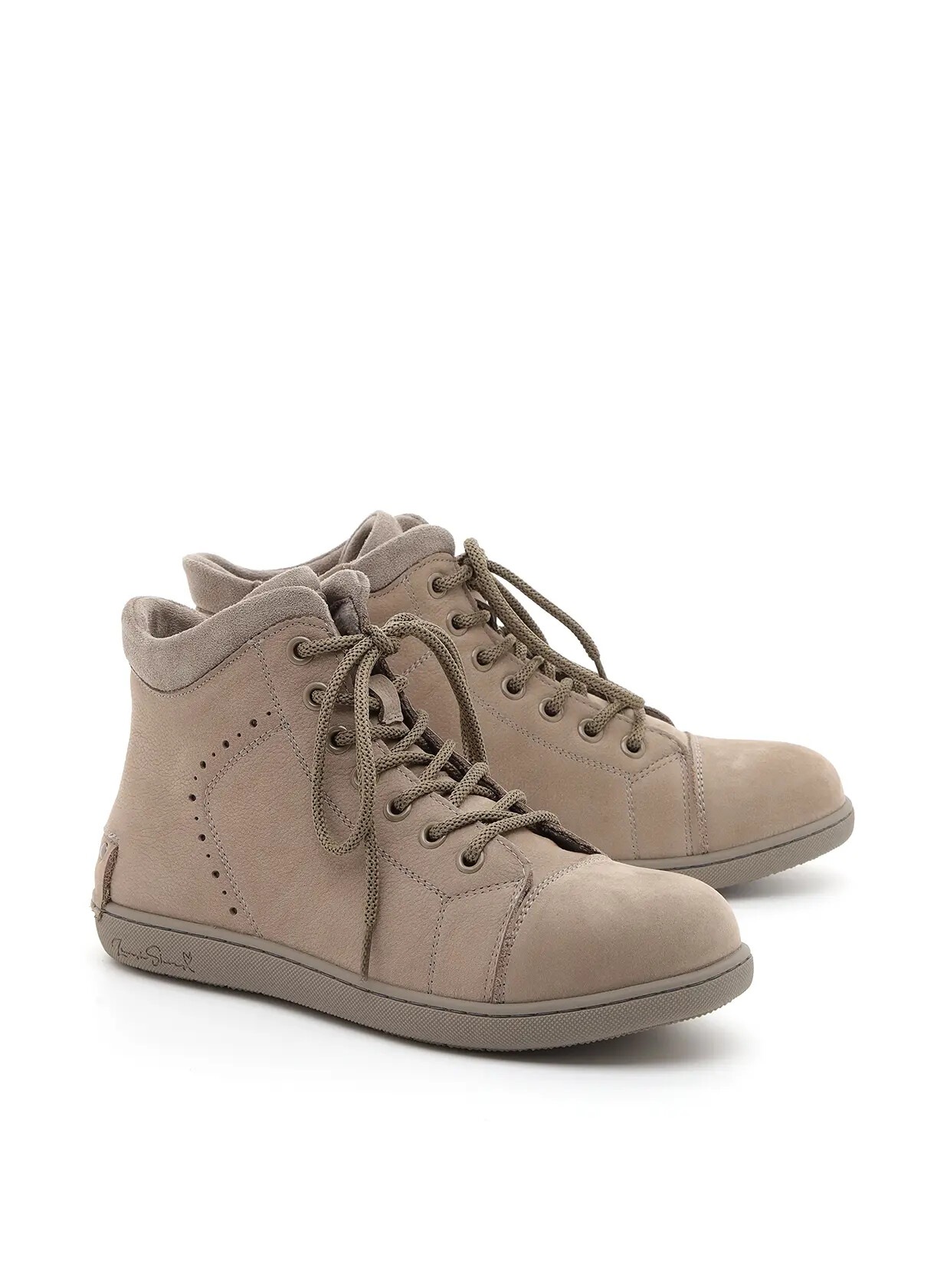 הילה- סניקרס