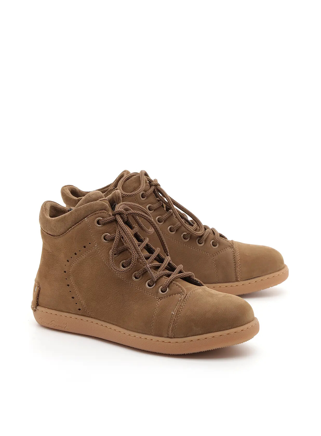 הילה- סניקרס